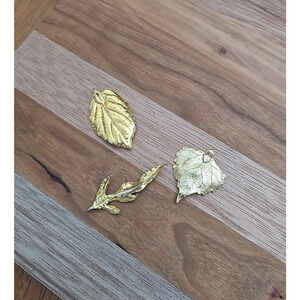Vtg Gold Toned Metal Leaf Shaped‎ Stampings Textured Necklace Pendent Jewelry